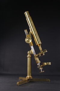 Historisches Mikroskop