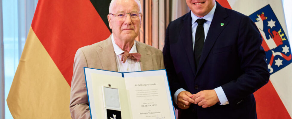 Verdienstorden des Landes Thüringen verliehen von Ministerpräsident Mario Voigt an Peter Arlt, MLS (Quelle Thüringer Staatskanzlei, Foto ©Thomas Abé)
