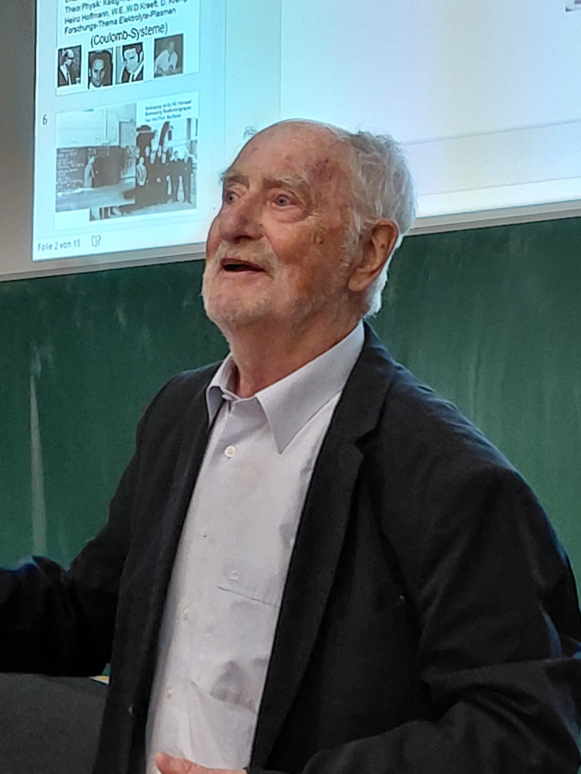Foto Ehrung W. Ebeling 90. Geburtstag.22.10.2026.Schlusswort W. Ebeling 1. Qelle W. Methling